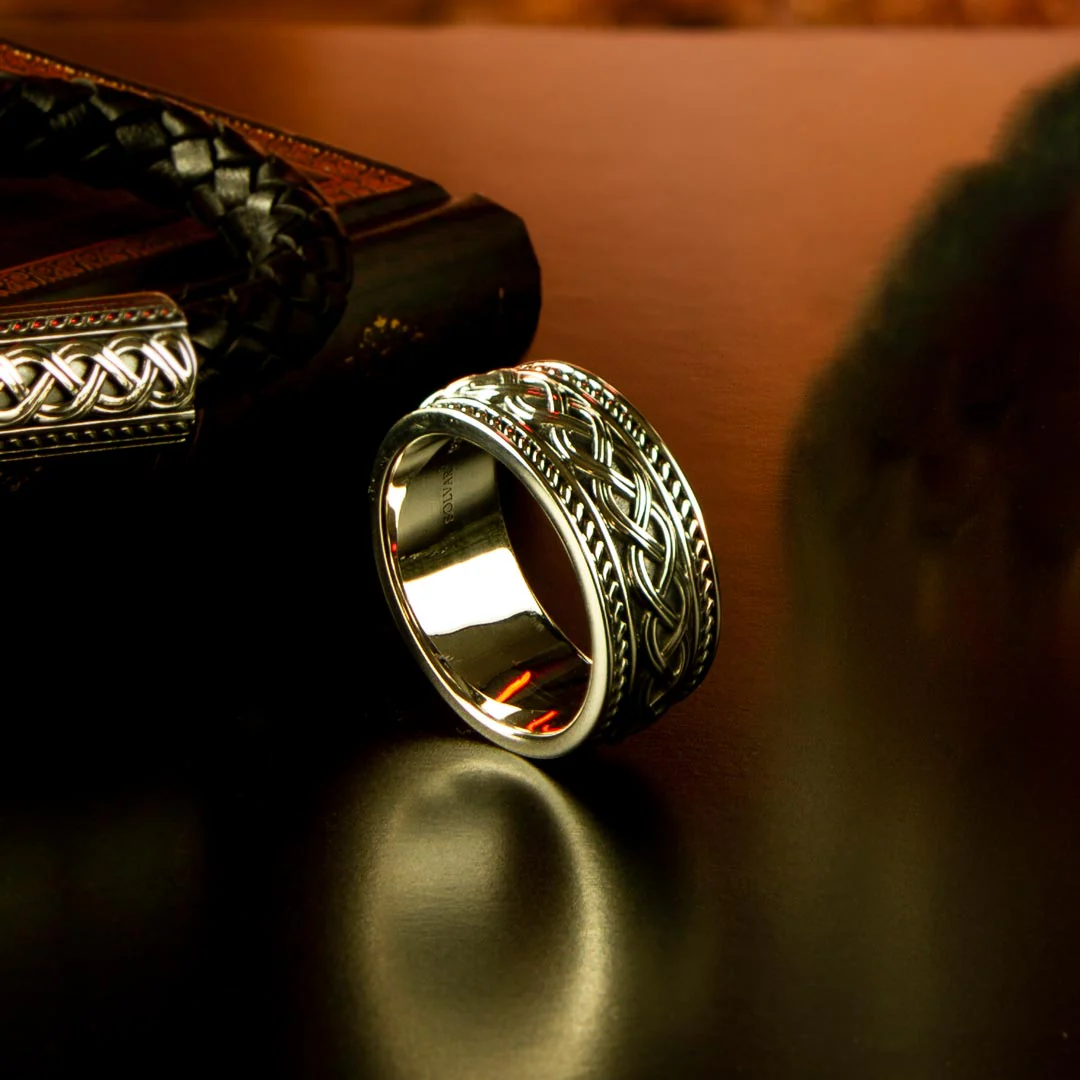 Gents Silver Celtic Knot Ring - Image 6