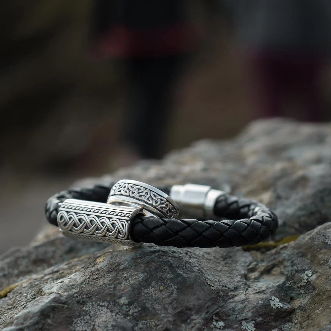 Oxidised Silver Mens Trinity Knot Ring - Image 3