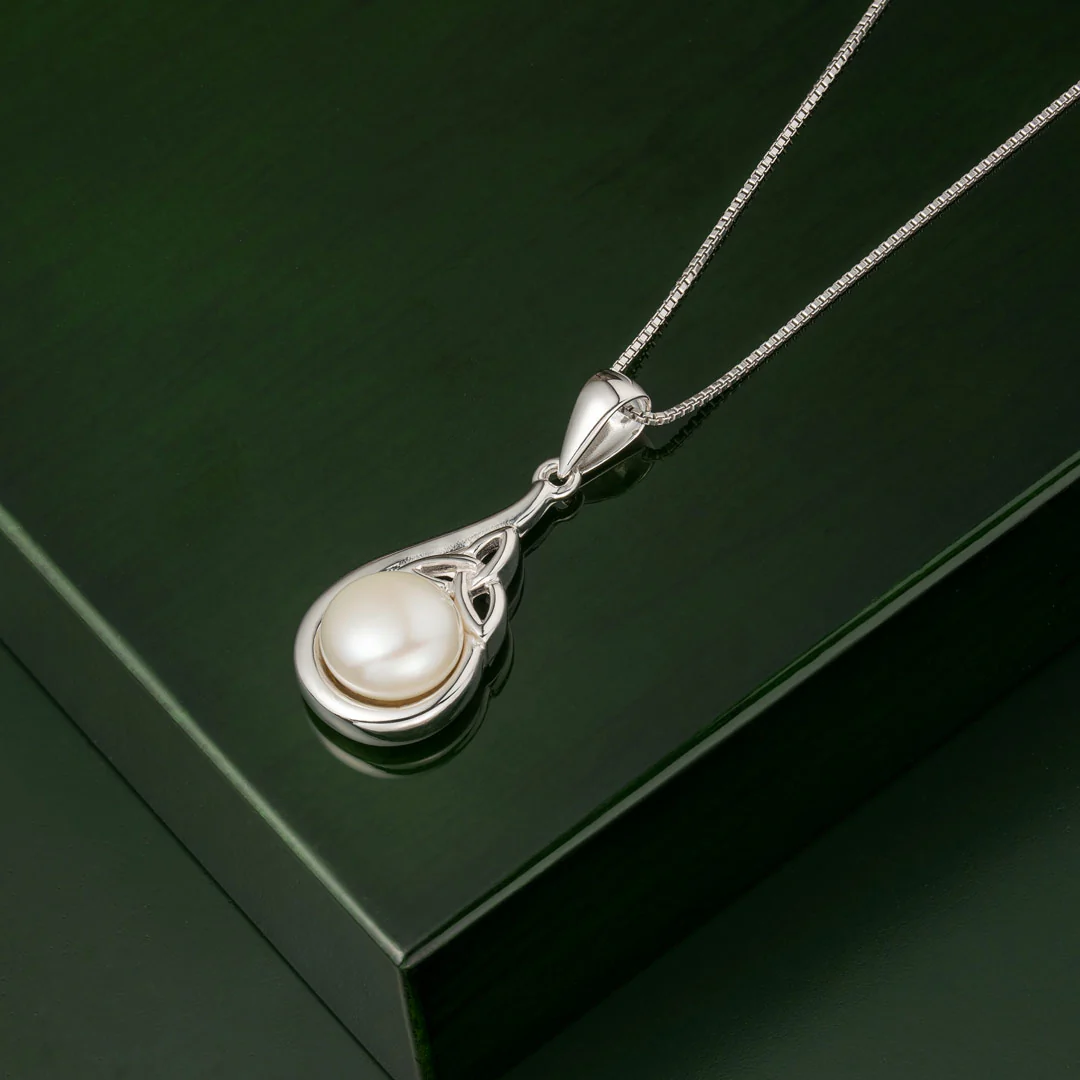 Freshwater Pearl Trinity Knot Pendant - Image 4