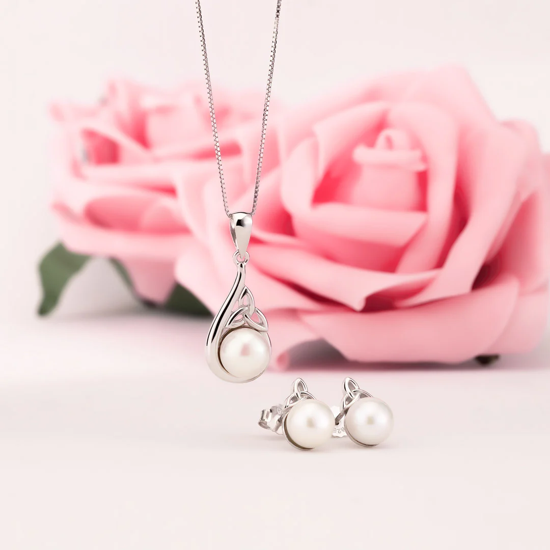 Freshwater Pearl Trinity Knot Pendant - Image 5