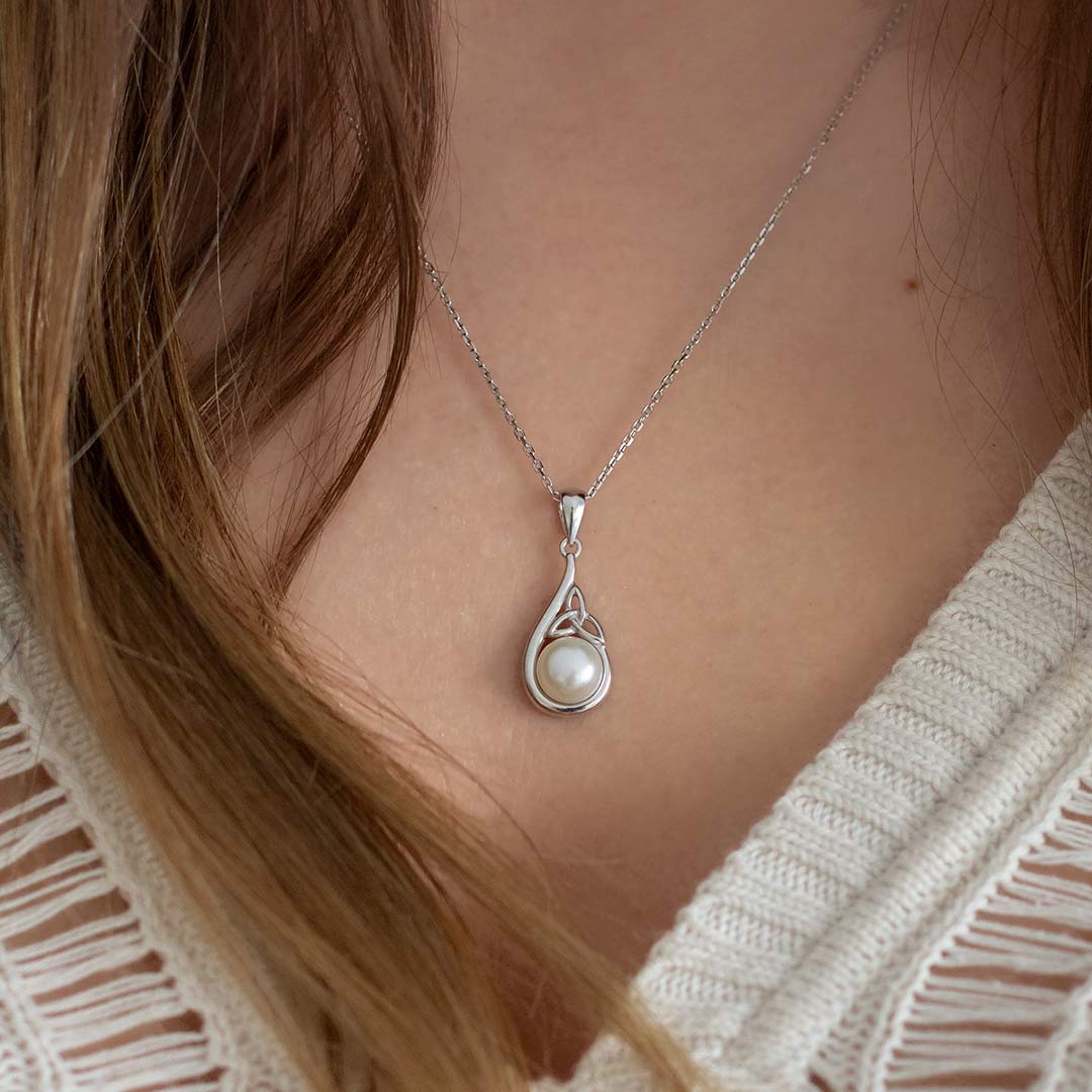 Freshwater Pearl Trinity Knot Pendant - Image 6